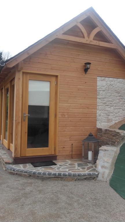 Les Hotes Du Lac, Chambres Et Tables D'Hotes Mandailles  Exterior photo